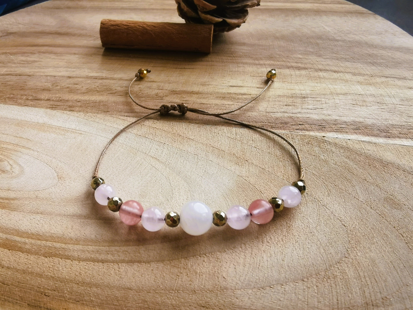 ✨ Miłość. Spokój. Światło na sznurku