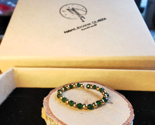 Pierścionek „Szmaragdowy Spokój” – Szmaragd Nilu • Hematyt