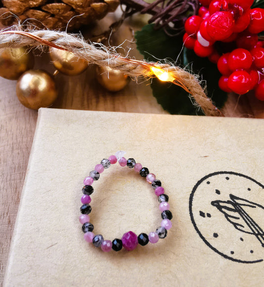 Pierścionek „Rubinowy Turmalin” – Turmalin Różowy z Rubinem • Kryształ Górski z Rutylem