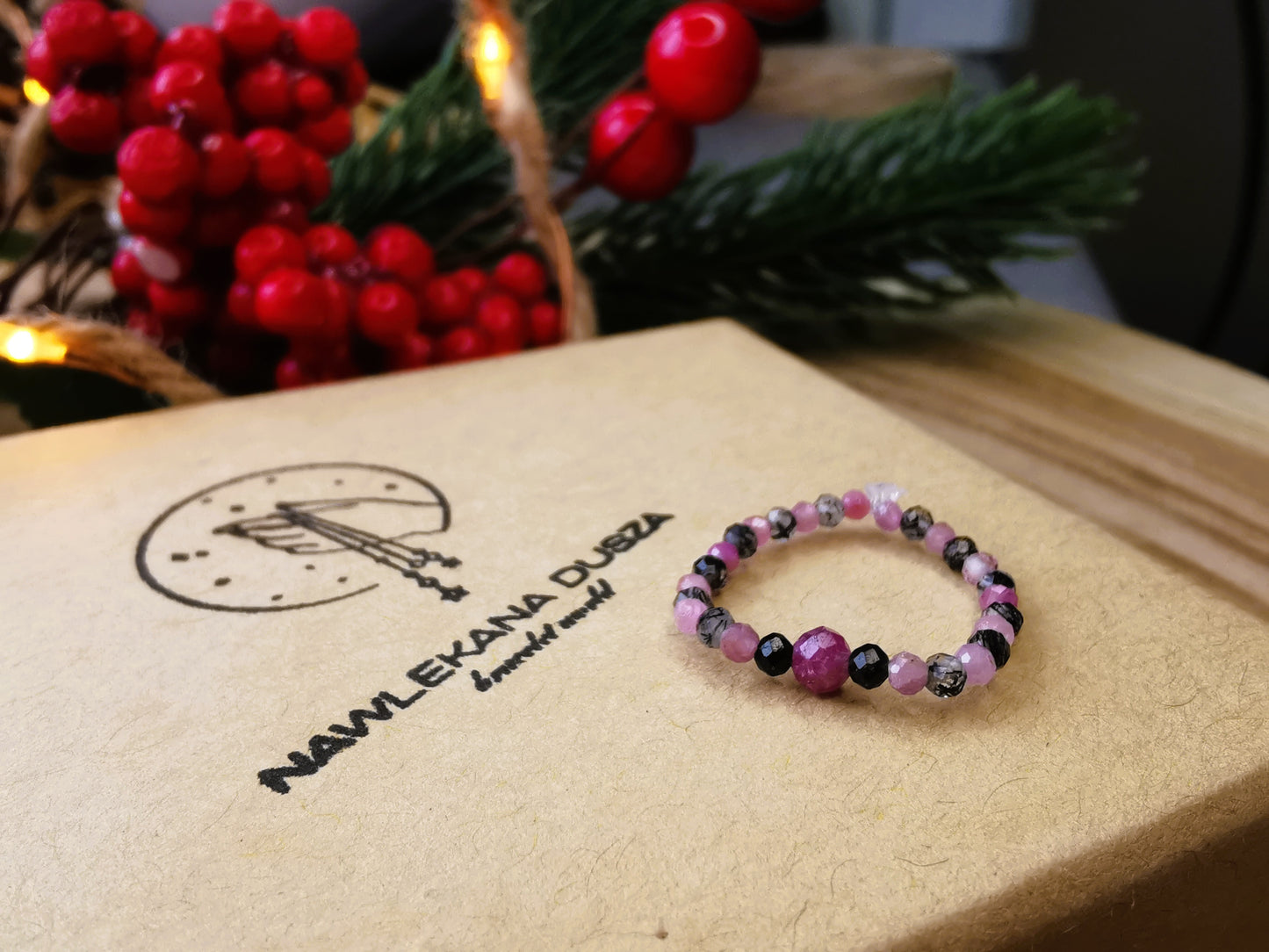 Pierścionek „Rubinowy Turmalin” – Turmalin Różowy z Rubinem • Kryształ Górski z Rutylem