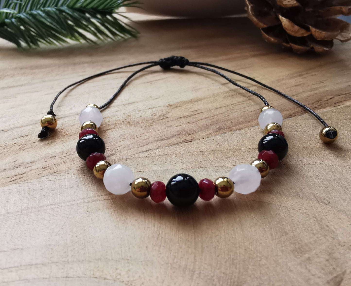 ♑ Bransoletka damska na sznurku – Koziorożec