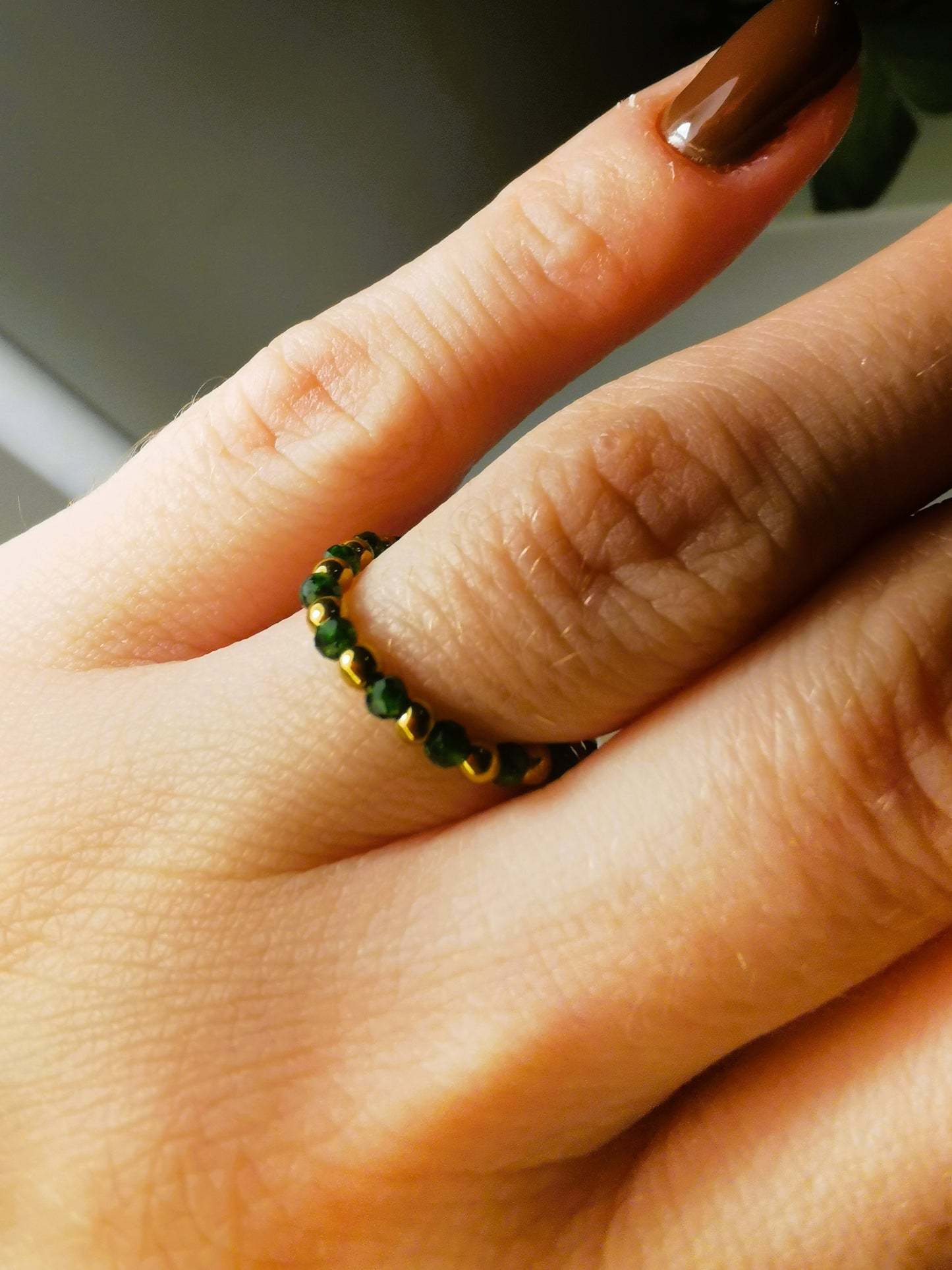 Pierścionek „Szmaragdowy Spokój” – Szmaragd Nilu • Hematyt