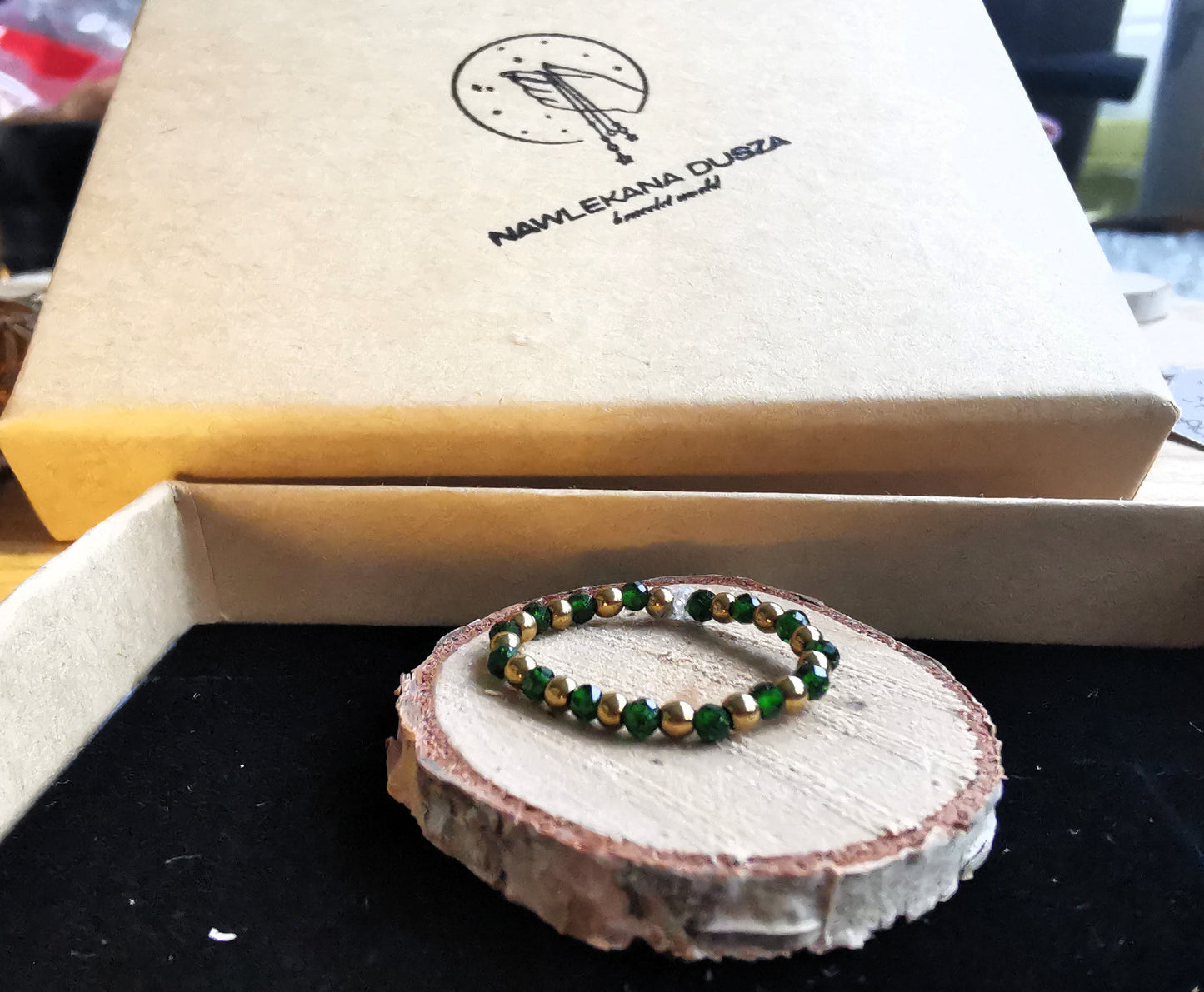 Pierścionek „Szmaragdowy Spokój” – Szmaragd Nilu • Hematyt