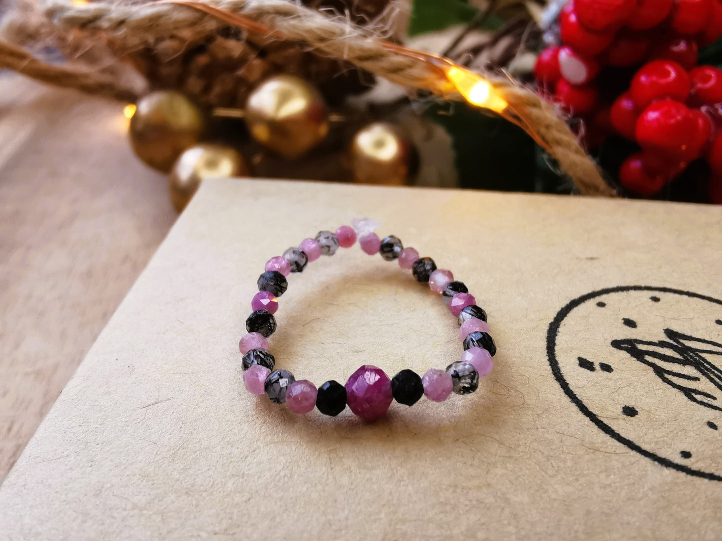 Pierścionek „Rubinowy Turmalin” – Turmalin Różowy z Rubinem • Kryształ Górski z Rutylem