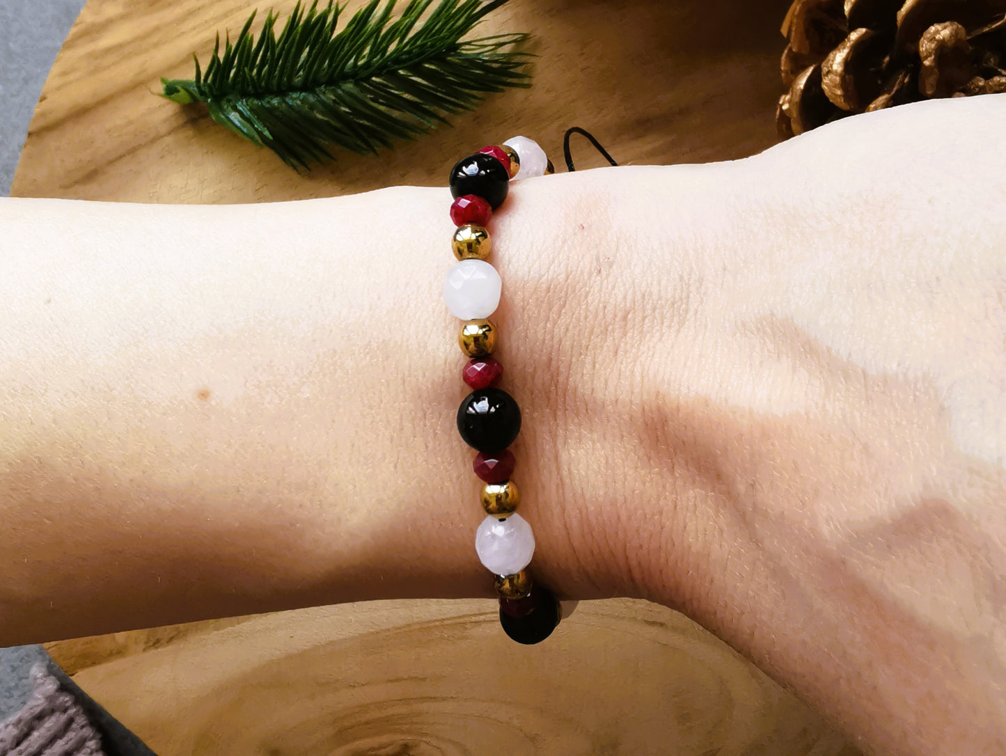 ♑ Bransoletka damska na sznurku – Koziorożec